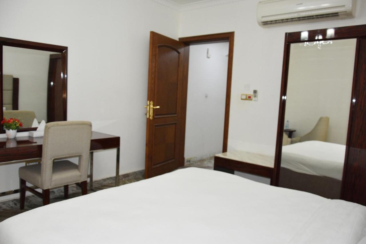 Royal Suite Hotel Apartments Al Huwayl Extérieur photo